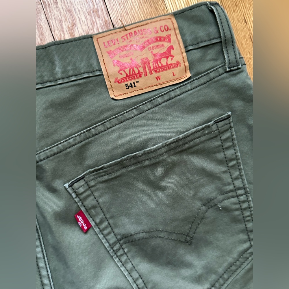 32/30 Levi's Men's 541 Olive Green Jeans